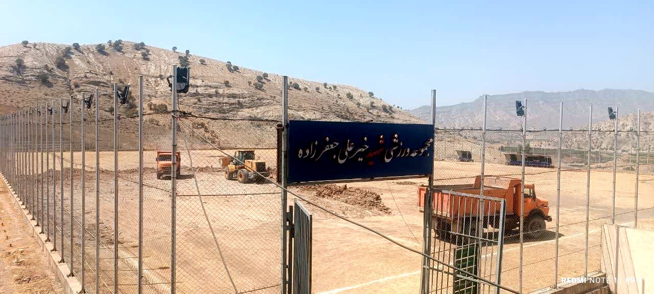 آغاز عملیات اجرایی تعویض چمن ورزشگاه شهید جعفرزاده معمولان
