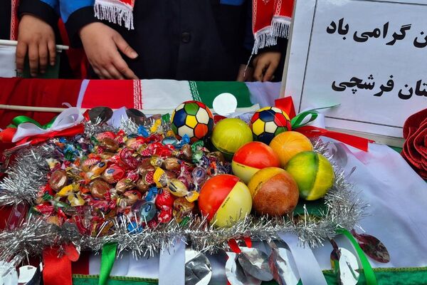 مدارس اسلامشهر یکصدا در جشن انقلاب 