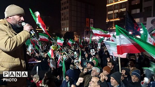 قسم به خون رهبر ایستاده ایم تا آخر