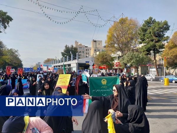 راهپیمایی 13آبان در میدان بسیج مشهد