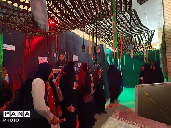 آغاز بازدید دانش‌آموزان از «پاتوق نوجوان مبارز» و غرفه‌های تخصصی