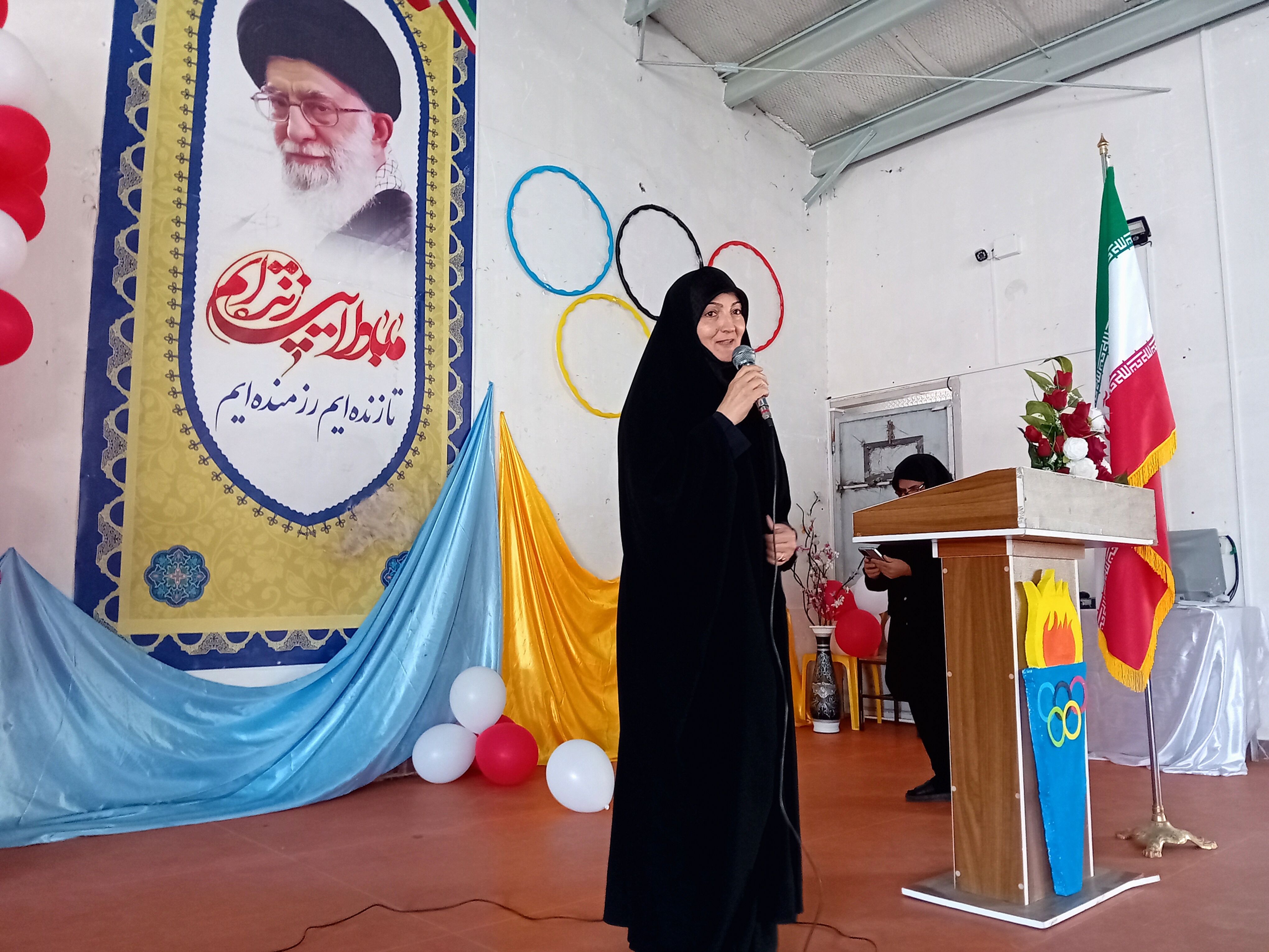 آغاز المپیاد ورزشی در دبیرستان شهید سلیمانی با مشعل امید و نمایش استعدادها