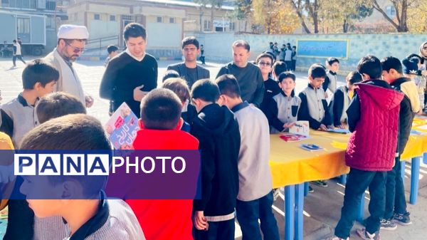 برگزاری نمایشگاه کتاب در دبستان معلم آشخانه 