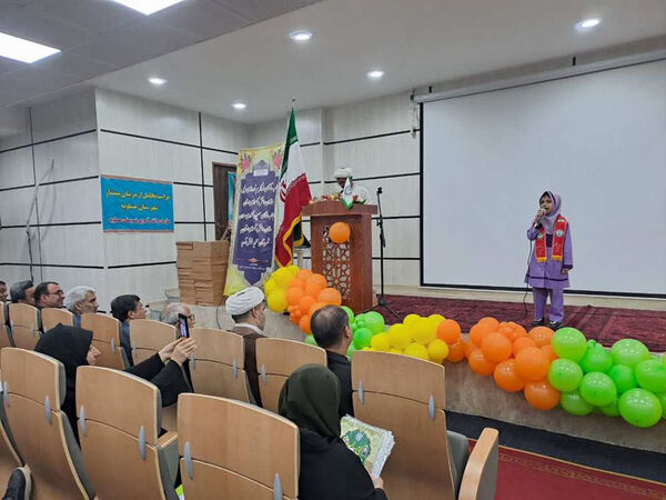  تجلیل از مدیران، مربیان و دانش‌آموزان پیشتاز شهرستان عسلویه