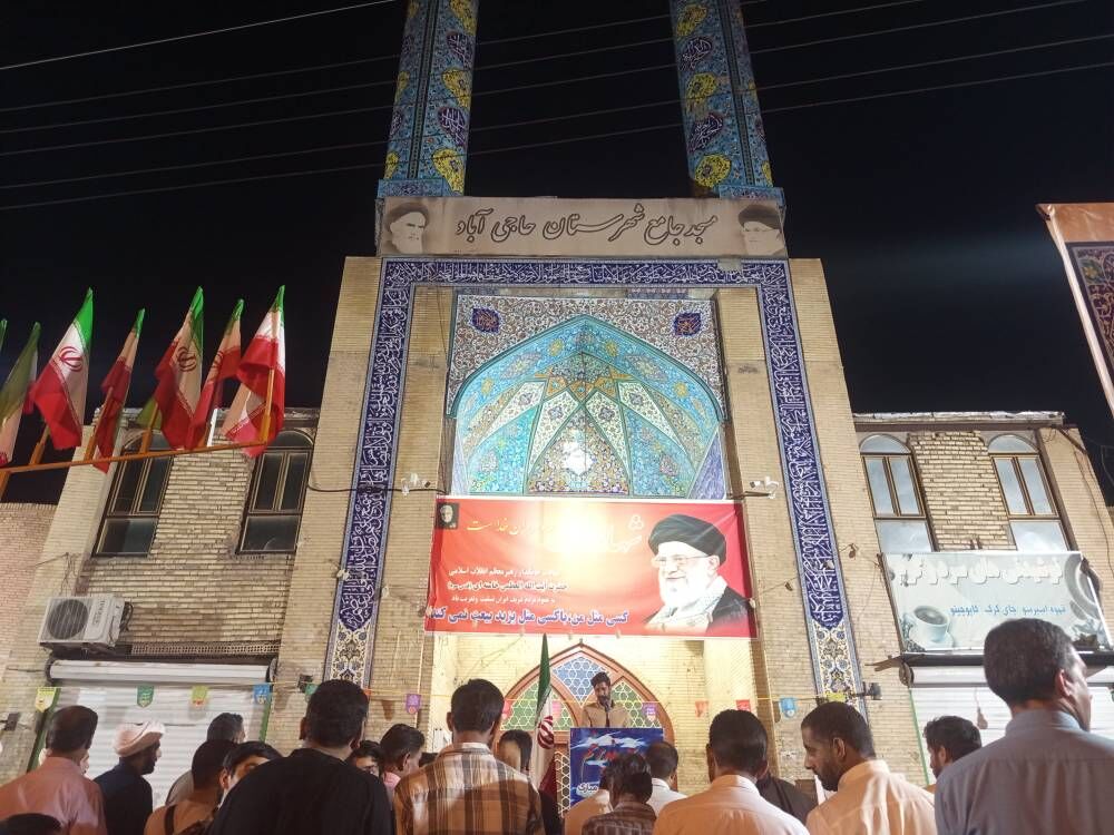 اجلاس سراسری نماز و تجلیل از دانش‌آموزان فعال در حاجی‌آباد