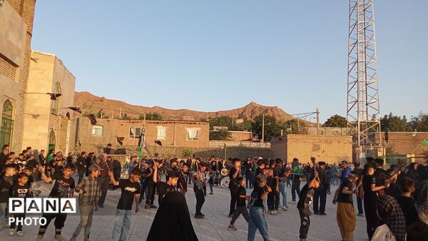 جوانان روستای رودخانه؛سیاه پوش عزای تاسوعای حسینی