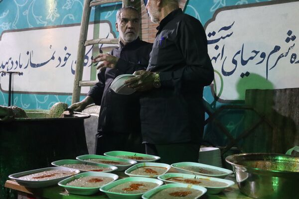 پخت شله مشهدی به مناسبت شب عاشورا 