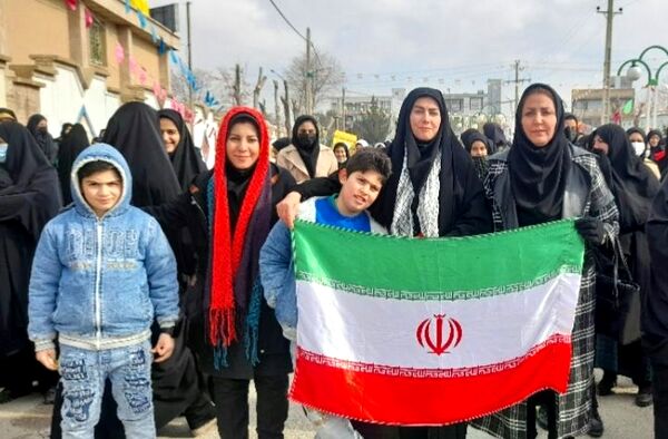 حضور بی‌نظیر مردم اسلام آباد غرب در راهپیمایی یوم الله ۲۲ بهمن