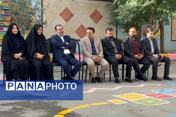 گرامیداشت هفته دفاع مقدس در دبستان طواف و معماریان ناحیه دو شهرری 