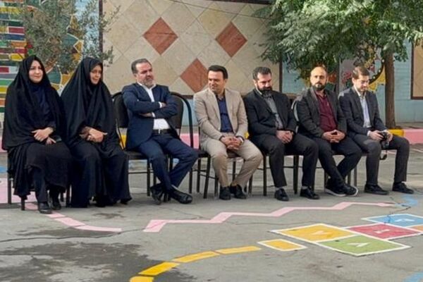 گرامیداشت هفته دفاع مقدس در دبستان طواف و معماریان ناحیه دو شهرری 