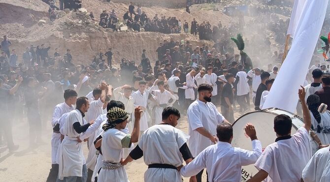طنین نوای عاشورا در برزنون