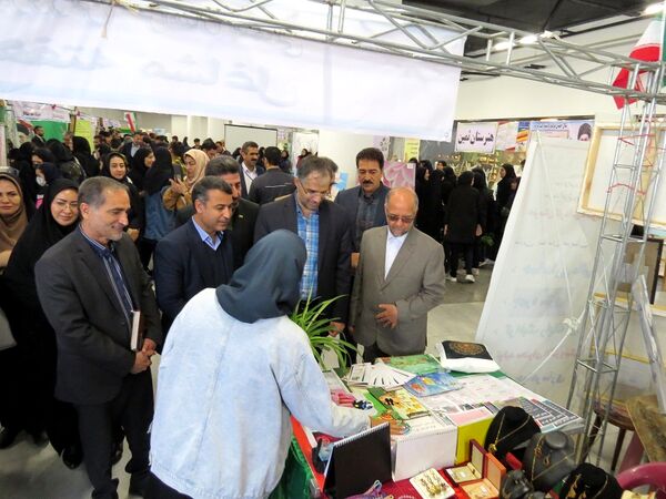 افتتاحیه نمایشگاه استانی به‌مناسبت هفته مشاغل در شهرستان بجنورد 