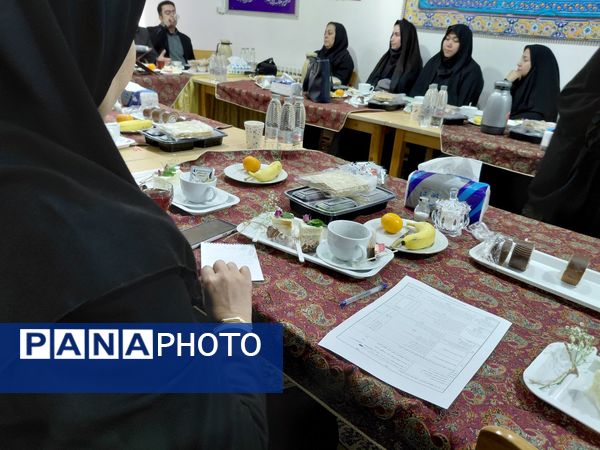 جلسه  مدیران متوسطه اول مدارس در دبیرستان شهرآرا دو