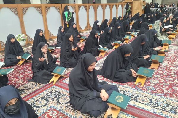مراسم جز خوانی قران در حرم اهل بیت(ع)