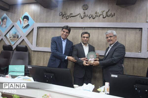روایت تصویری از نشست گرامیداشت روز جهانی سوادآموزی در زنجان