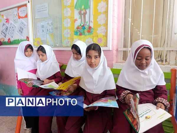 جشن کتاب و قصه‌گویی در دبستان شهید تنیده