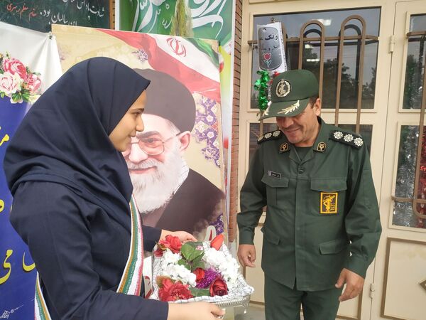 جشن آغاز سال تحصیلی جدید در دبیرستان نمونه ایمان 