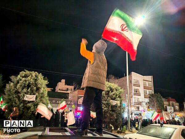 بلوار فضل، صحنه عشق و ارادت ملت به رهبر در شبی دیگر