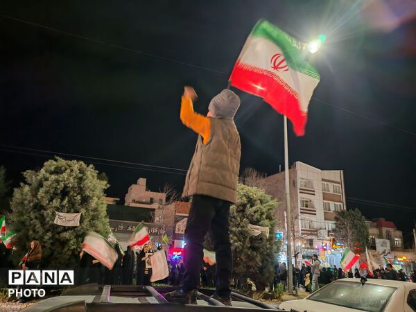 بلوار فضل، صحنه عشق و ارادت ملت به رهبر در شبی دیگر