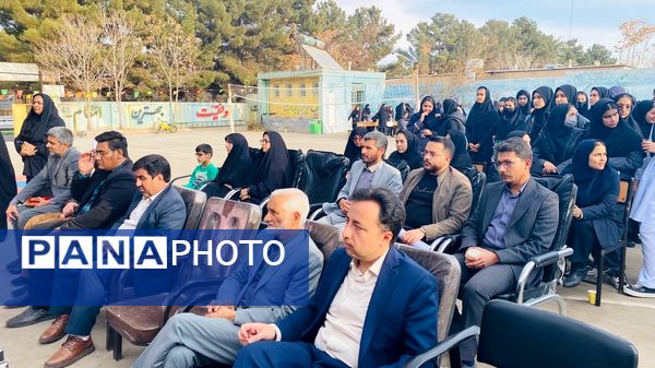 آغاز رسمی مسابقات فرهنگی هنری با نواختن زنگ جشنواره فردا و جشنواره ماها در مدرسه تکتم 