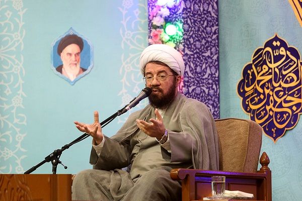 راه کسب معرفت انس با قرآن و اهل بیت است