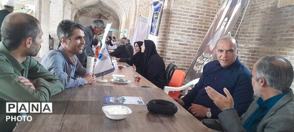 خدمت رسانی ادارات و سازمان های شهرستان نیشابور در میزخدمت نماز جمعه 