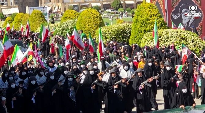 اجمتاع «دختراتو ببین» در اصفهان؛ روایت شکوه همبستگی بانوان به عشق ایران