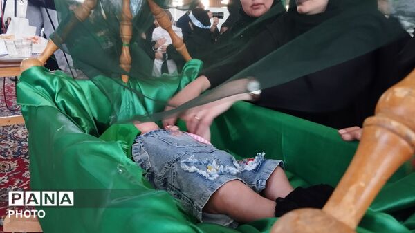 حضور زیبای مادران به همراه فرزندانشان در مراسم شیرخوارگان