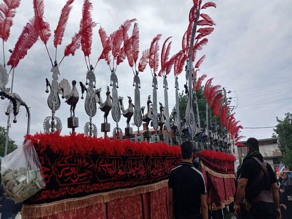 هم قدم با کاروان عاشورا