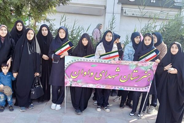 گرامیداشت و حضور پرشور مدارس اسلامشهر در راهپیمایی روز دانش‌آموز