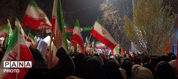 پیمان دوباره با رهبری با نوای رسای مهدی رسولی در آیین تجدید بیعت 
