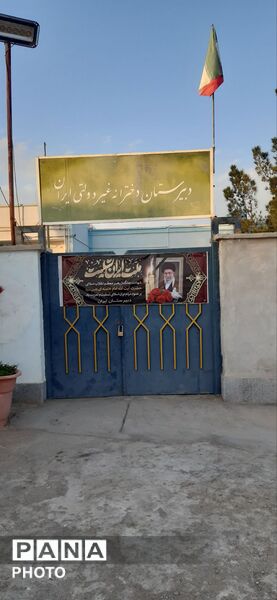 حضور پررنگ و حماسی فرهنگیان و دانش آموزان در عزای رهبر شهید