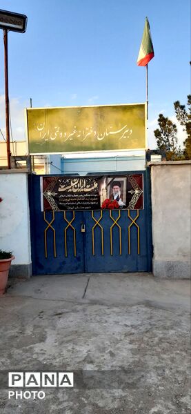 حضور پررنگ و حماسی فرهنگیان و دانش آموزان در عزای رهبر شهید