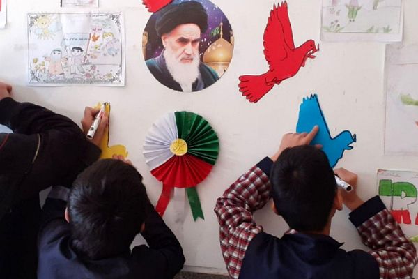 جشن پیروزی انقلاب اسلامی در مدارس منطقه کهریزک 