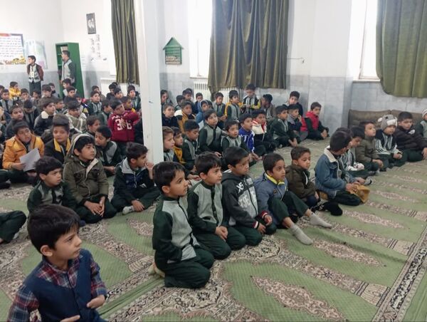 برگزاری صبحگاه مهدویت در مدرسه پیروزی