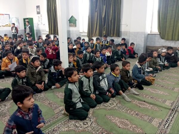 برگزاری صبحگاه مهدویت در مدرسه پیروزی
