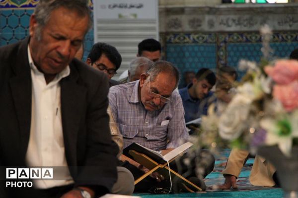 محفل جزء خوانی قرآن در امامزاده سید جعفر محمد یزد