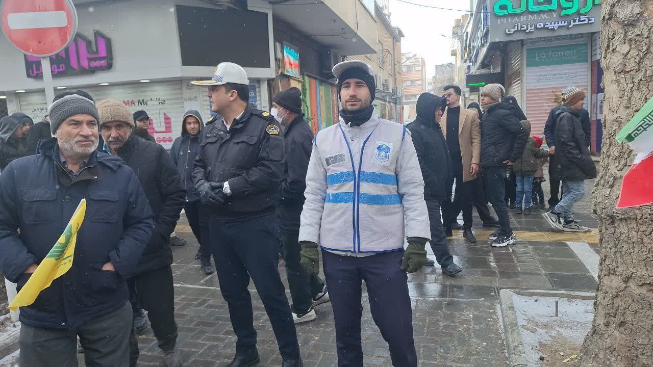حضور خادمان امنیت در راهپیمایی ۲۲ بهمن