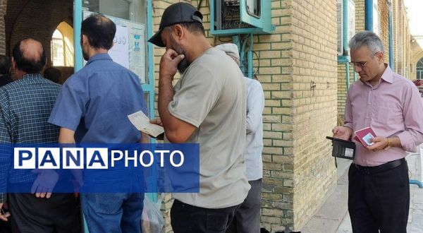 مردم نیشابور به نیابت از شهدا به پای صندوق رای آمدند