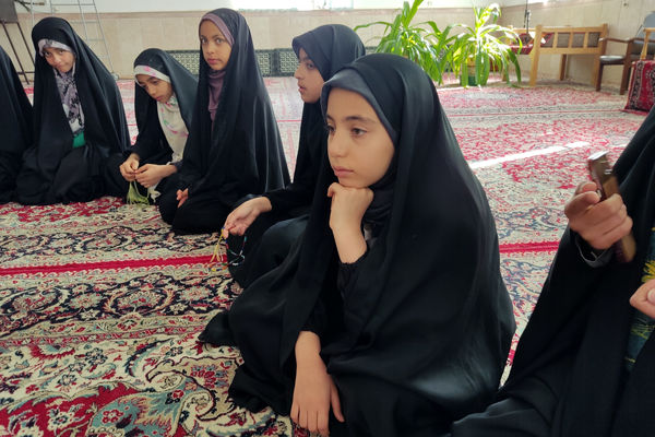 اعتکاف دختران دانش‌آموز شهر سورمق