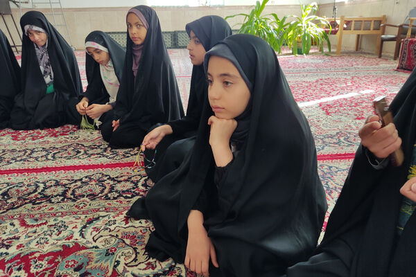 اعتکاف دختران دانش‌آموز شهر سورمق