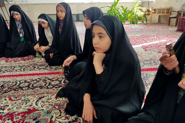 اعتکاف دختران دانش‌آموز شهر سورمق