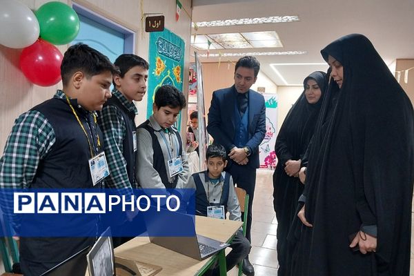 برپایی نمایشگاه طرح جابر ابن حیان در دبستان هیأت امنایی شهید قلنبر ناحیه 2 شهرری 