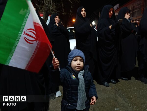 دهه نودی‌ها در زیر چتر انقلاب 