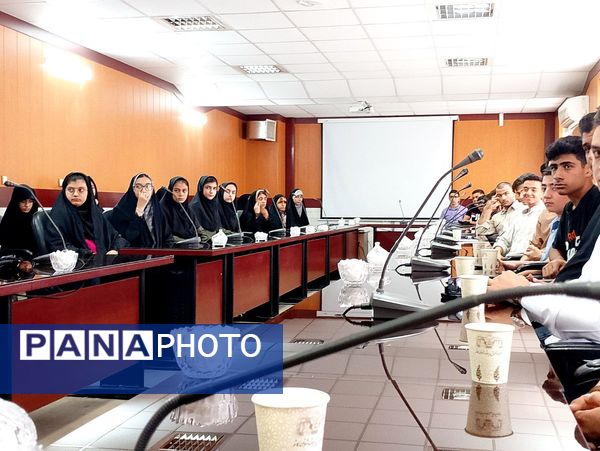 نشست تشکل های دانش‌آموزی با مدیر آموزش و پرورش کاشمر