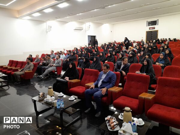 برگزاری مجمع عمومی انجمن اولیا و مربیان دبیرستان شاهد ارض اقدس ناحیه ۳