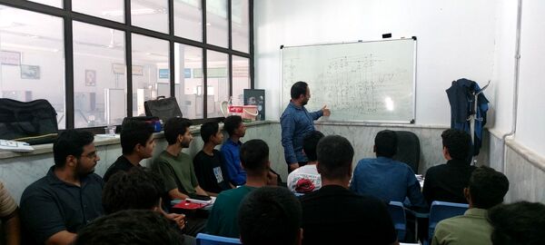 بازدید از مرکز فنی‌وحرفه‌ای حاجی‌آباد