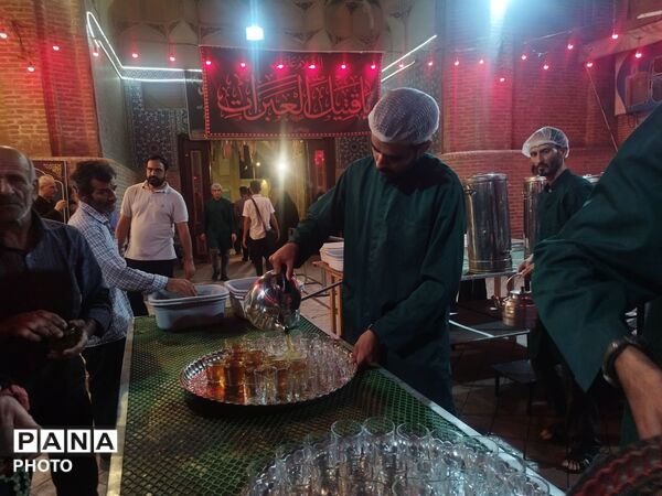 صد و هفتاد و سه شب عطر چای و کرامت؛ «چایخانه حضرت زهرا (س)» همچنان میزبان دل‌های بی‌قرار
