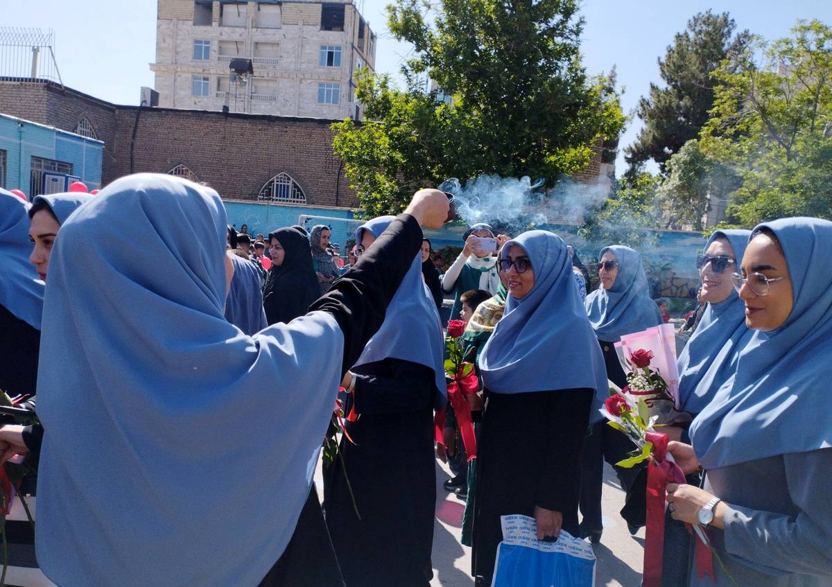 برگزاری جشن و تقدیر از معلمان در دبستان امامت یک