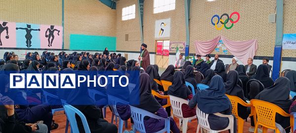 استقبال مسئولان و دانش‌آموزان دبیرستان عشایری نسیبه و امید انقلاب از خادمان حرم حضرت معصومه(س)